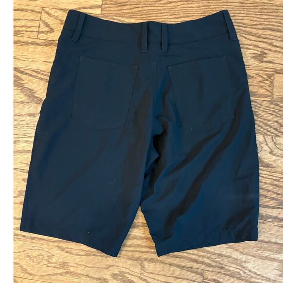 Oakley Men’s Regular Fit Shorts Black Size 30 Polyester Casual Golf Style - Picture 2 of 8